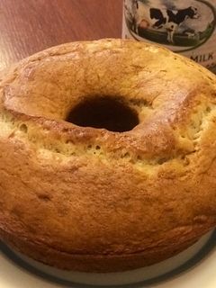 Una foto de Budín de banana 🍌 y dulce de leche 😋