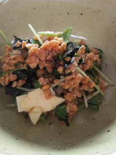 A picture of Mixed Salad with Natto (fermented soy beans) and White Radish Sprouts.