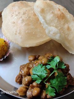 ছোলে ভটুরে (chole bhature recipe in Bengali) রেসিপির প্রধান ছবি