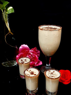 हैल्दी बनाना शेक (healthy banana shake recipe in Hindi) रेसिपी मुख्य फोटो