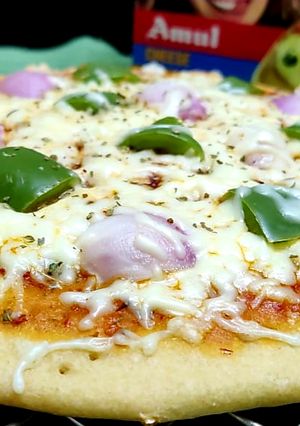 ચિઝી પીઝા (Cheesy Pizza Recipe In Gujarati) રેસીપી મુખ્ય ફોટો