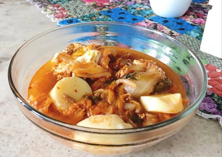 Resep Sup Kimchi tahu telur (masakan rumahan sederhana) yang Lezat