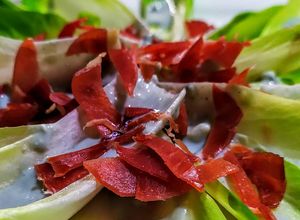 Una foto de ENDIBIAS Al Roquefort y Jamón🥩Serrano...!