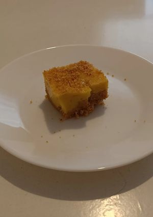 A picture of Cool, no-bake dessert with biscuits and fruit jelly.