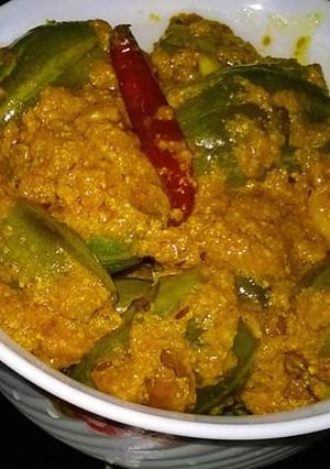 A picture of Doi potol / parwal in yoghurt gravy.