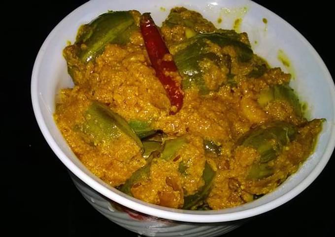 Recipe of Wolfgang Puck Doi potol / parwal in yoghurt gravy