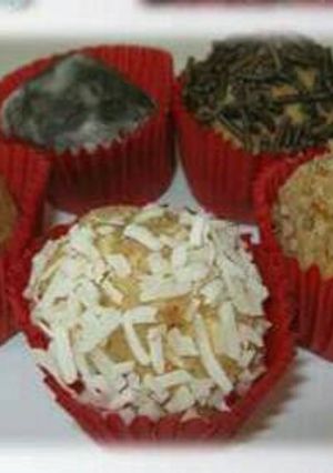 Una foto de Receta 1 de 3 :Trufas de galleta, leche condensada y nuez
