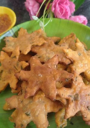 A picture of Methi Masala Puri.
