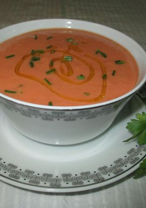 Foto principal de Gazpacho de avocado con tomate