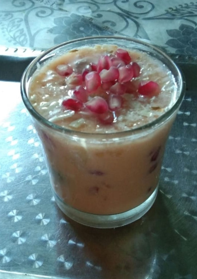 ઓરેન્જ  મિક્સ ફ્રૂટ લસ્સી(orange mix fruit lassi in Gujarati) રેસીપી મુખ્ય ફોટો