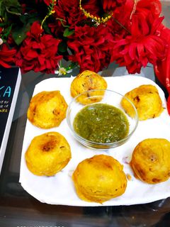 बटाटा बड़ा (batata bada recipe in hindi) रेसिपी मुख्य फोटो