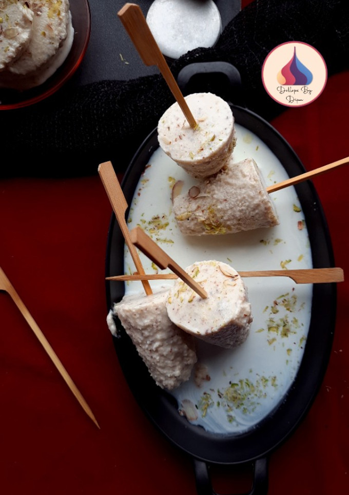 માવા બદામ કુલ્ફી (Mawa badam kulfi recipe in Gujarati) રેસીપી મુખ્ય ફોટો