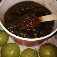 A picture of Awla khatti meethi chatney.