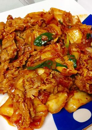 韓式泡菜炒豬肉돼지고기김치볶음 的食譜成品照片