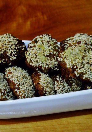 Una foto de "Falafel" croquetas de garbanzo frito