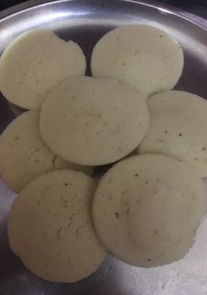 A picture of Plain Idli.