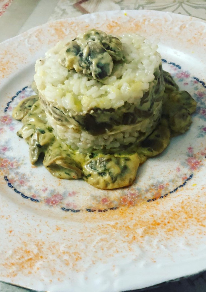 Una foto de Arroz con champiñones y huevo frito
