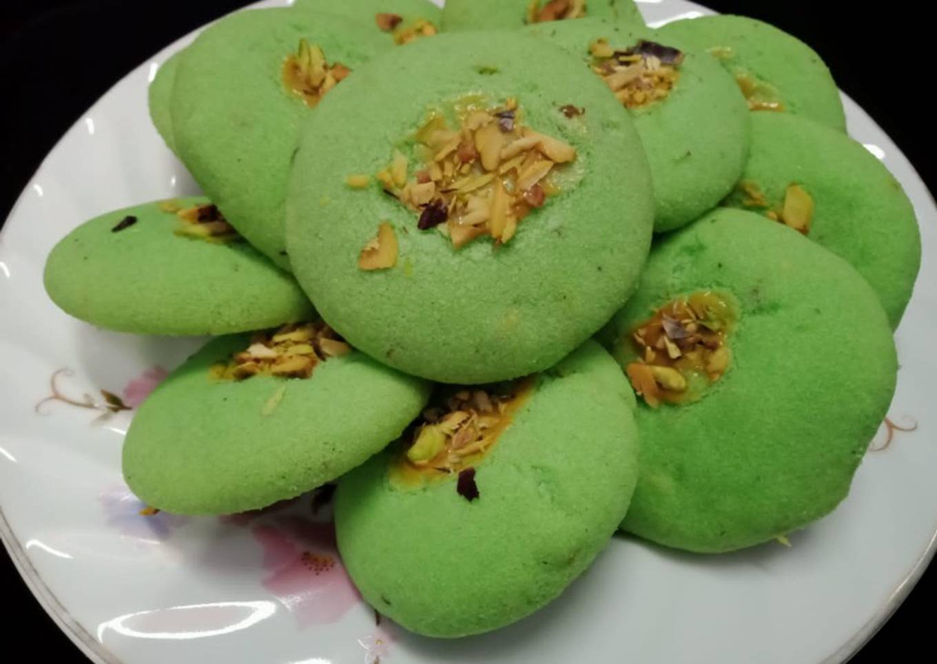 Pistachio Naan khatai