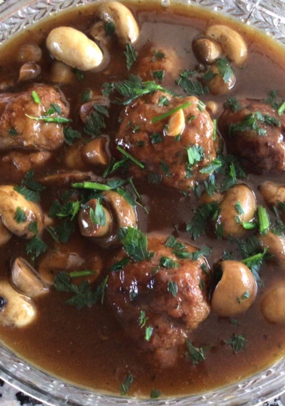 Una foto de Albóndiga de cerdo con salsa de champiñones