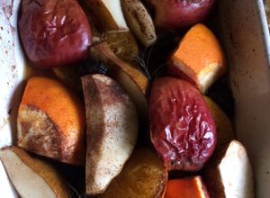 Una foto de Frutas horneadas con hierbas aromáticas