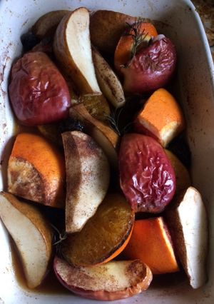 Una foto de Frutas horneadas con hierbas aromáticas