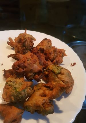 A picture of Pyaaz Pakoray.