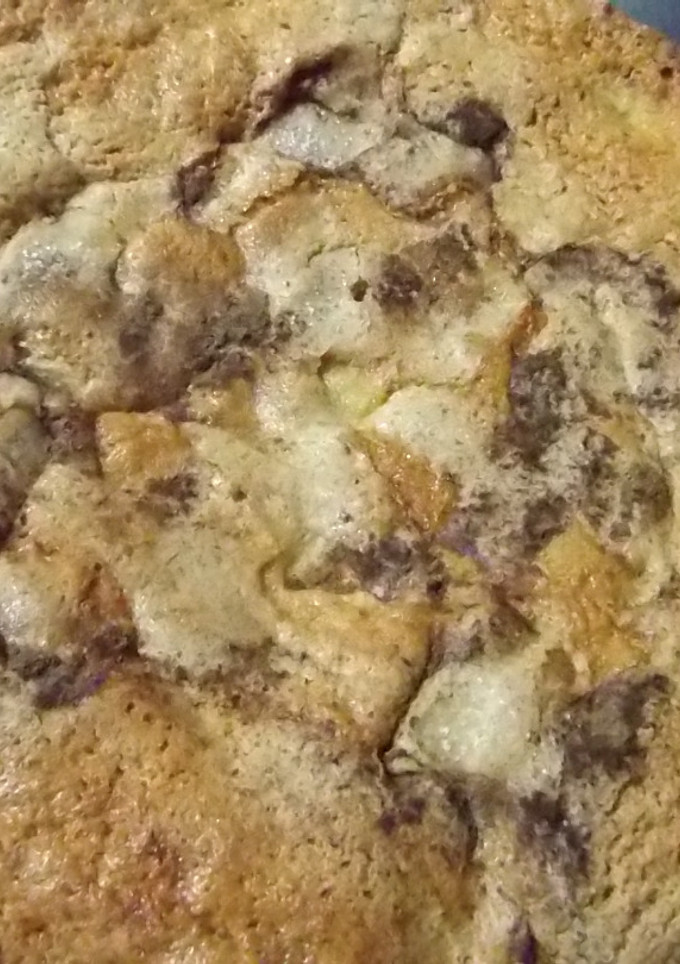 Una foto de Torta con manzana roja y pepitas de chocolate