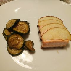 Baked salmon with apple A picture of Baked salmon with apple.