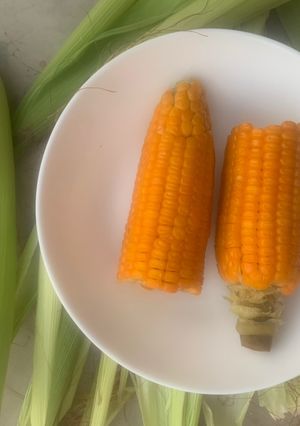 A picture of Sweet buttered corn on the cob.