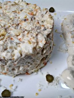 Una foto de Ensaladilla de pollo y ternera con salsa tártara