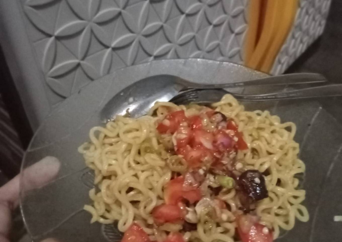 Mie goreng pedas manis asam ala anak kost