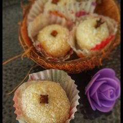 A picture of Brazilian coconut kiss(Beijinhos de coco).