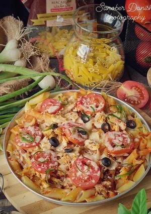 A picture of Pizza penne pasta.