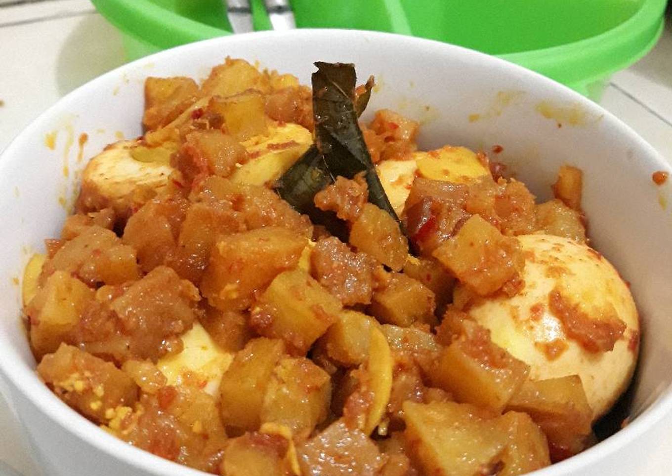 Telor kentang balado