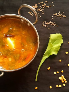 பாலக் தால் கறி(palak dal curry recipe in tamil) செய்முறை முக்கிய புகைப்படம்