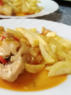 Una foto de Pollo 🐓al Chilindrón