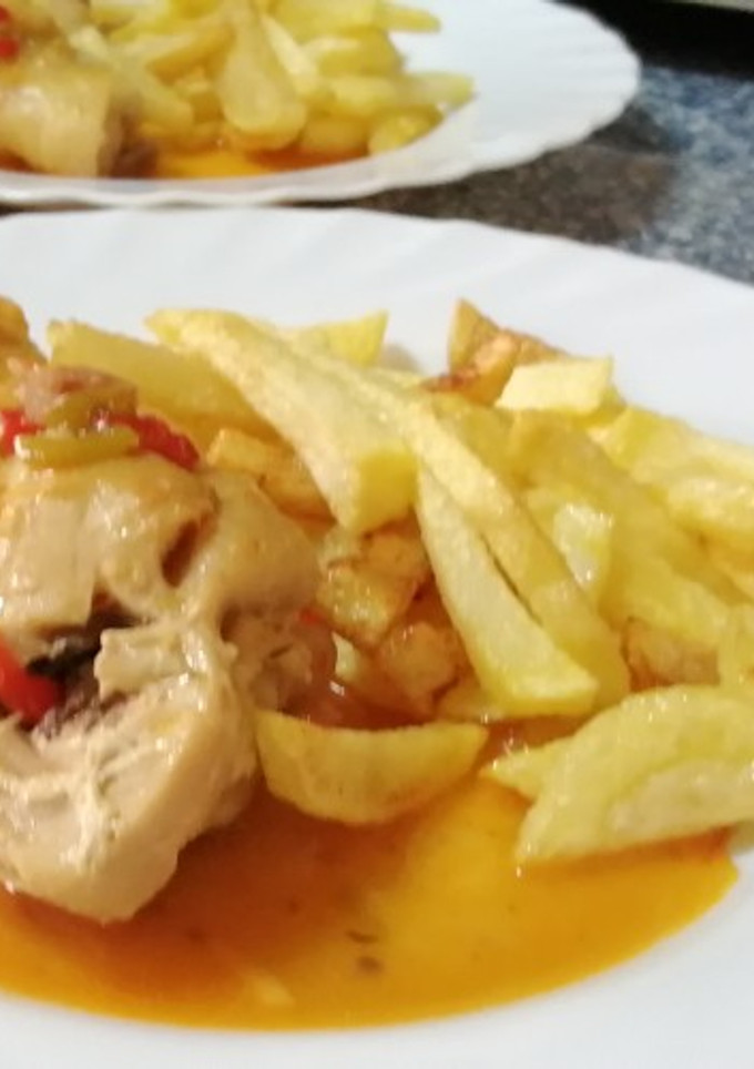Una foto de Pollo 🐓al Chilindrón