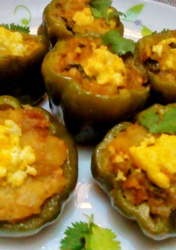 स्टफ्ड शिमला मिर्च रेसिपी मुख्य फोटो