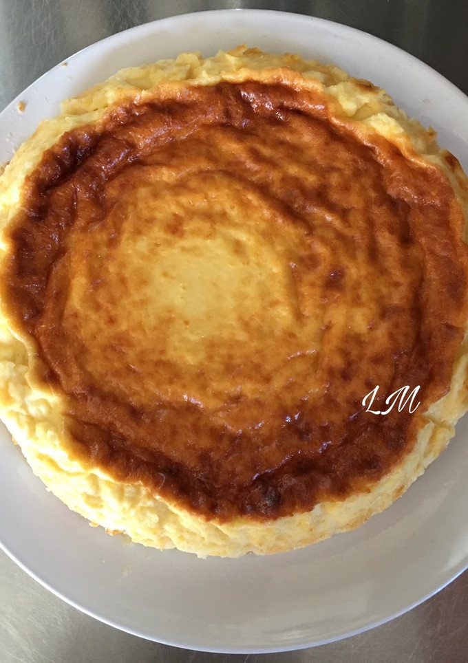 Una foto de Tarta de queso batido y queso grana padano rallado