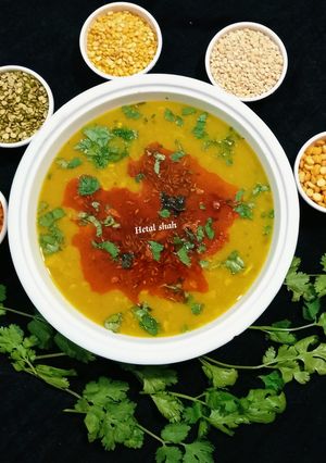 પંચમેલ દાળ (Panchmel Dal Recipe In Gujarati) રેસીપી મુખ્ય ફોટો
