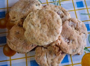 Una foto de Scones salados con jamón crudo