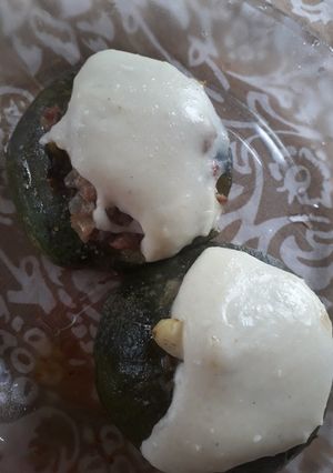 Una foto de Zapallitos rellenos con salsa blanca