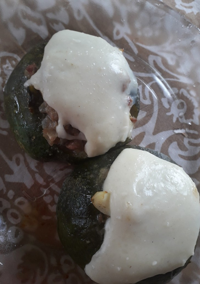 Una foto de Zapallitos rellenos con salsa blanca