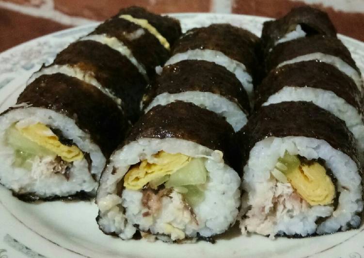Sweet spicy tuna roll