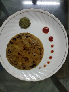 आलू पराठा(aloo paratha recipe in marathi) रेसिपी चे मुख्य फोटो