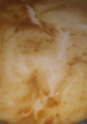 Una foto de Maizena con leche o manjar blanco con caramelo