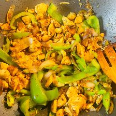 A picture of Chicken with mix veggie’s.