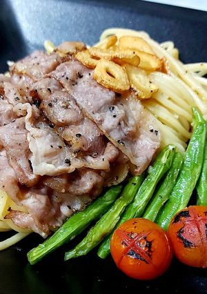 蒜片炙燒牛五花義大利麵/西餐烹調 的食譜成品照片