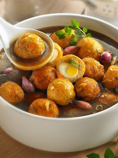 A picture of Bakso telur.