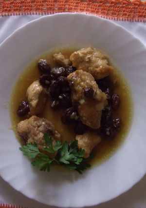 Foto principal de Pollo con vino moscatel y pasas